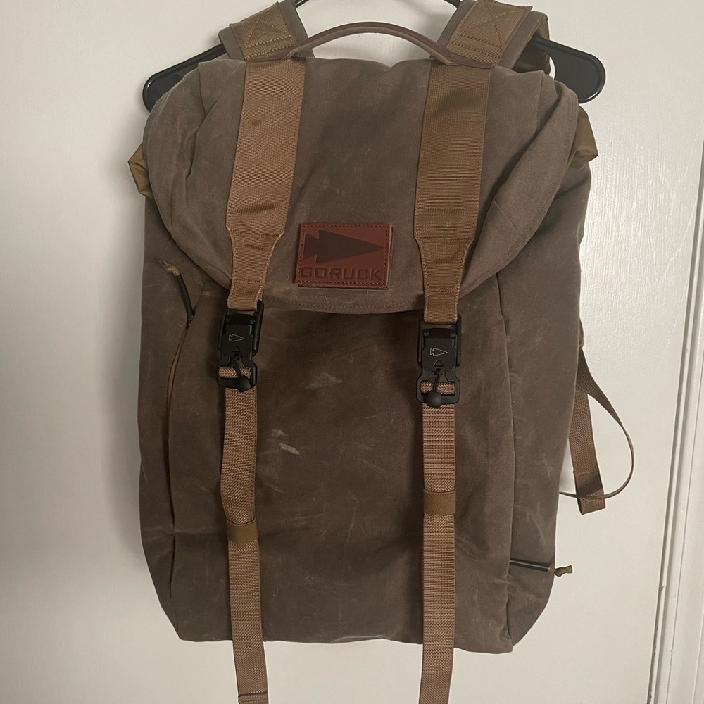 Goruck heritage M23 26L waxed canvas dark oak.